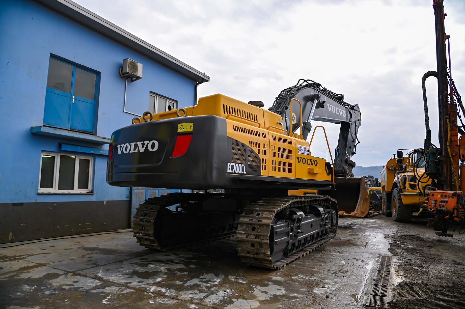 гусеничный экскаватор  VOLVO EC700CL