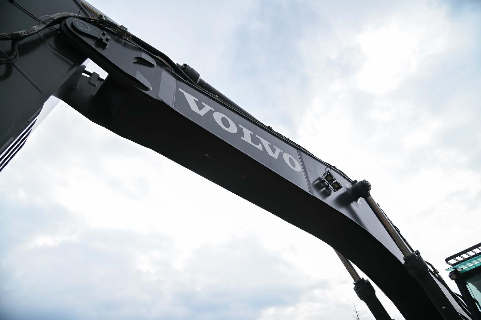 гусеничный экскаватор  VOLVO EC700CL