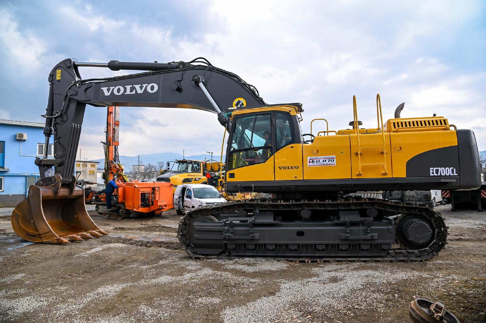 гусеничный экскаватор  VOLVO EC700CL