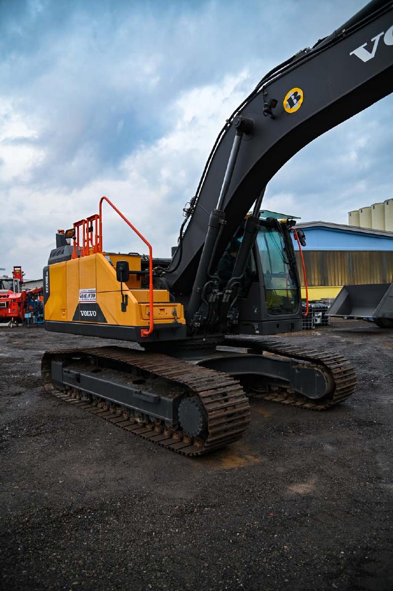 гусеничный экскаватор  VOLVO EC250ENL