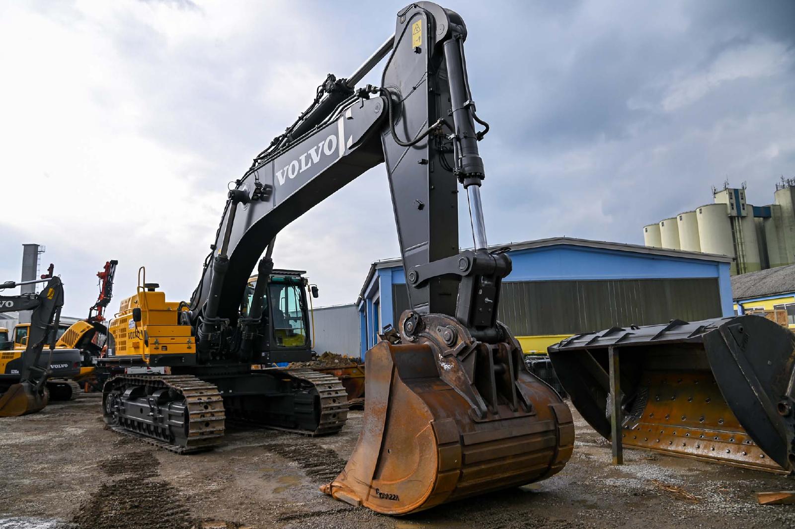 гусеничный экскаватор  VOLVO EC700CL