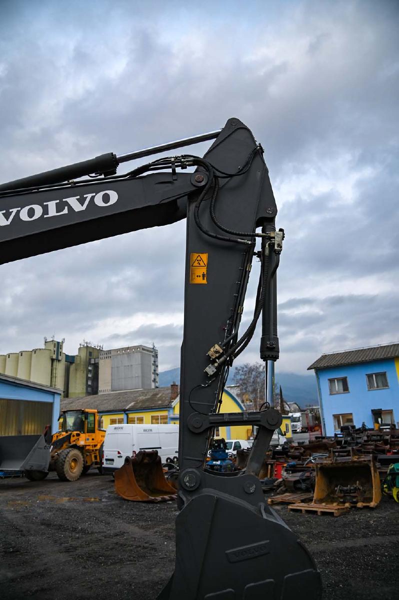 гусеничный экскаватор  VOLVO EC250ENL