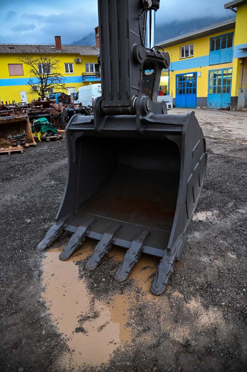 гусеничный экскаватор  VOLVO EC250ENL