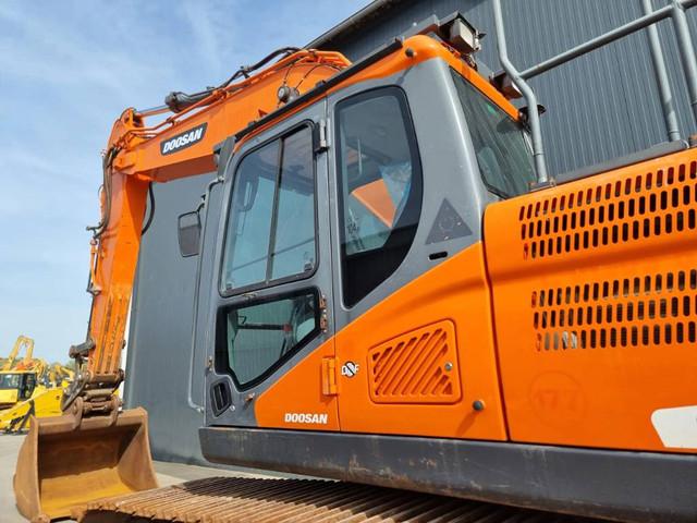 гусеничный экскаватор  DOOSAN DX300LC-5