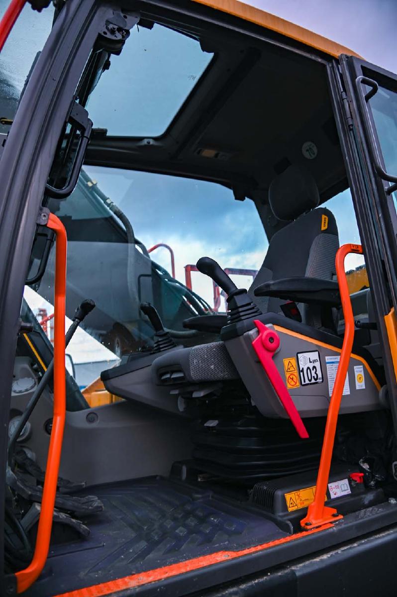 гусеничный экскаватор  VOLVO EC250ENL