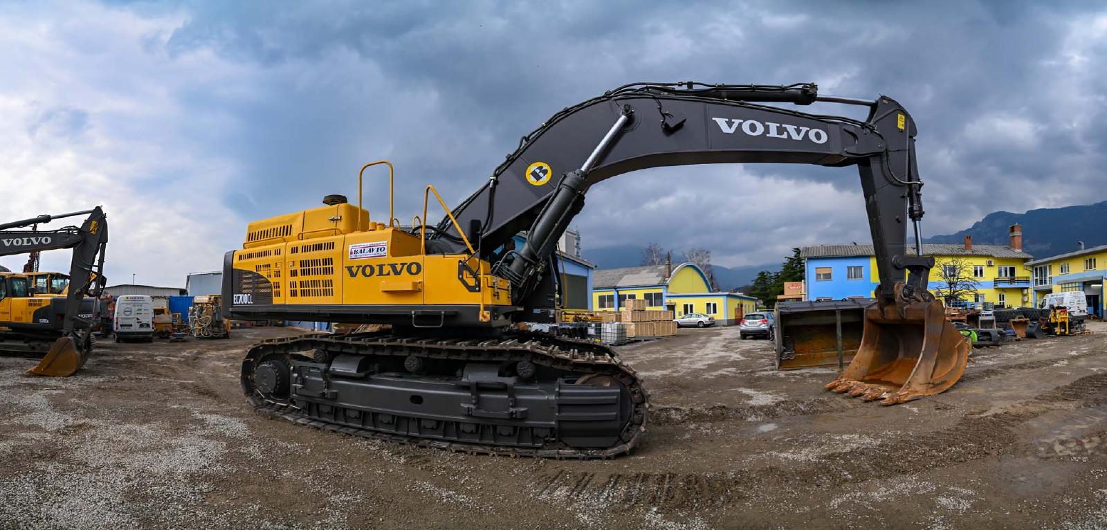 гусеничный экскаватор  VOLVO EC700CL