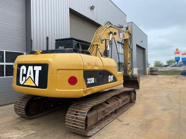 гусеничный экскаватор  CATERPILLAR 323D L