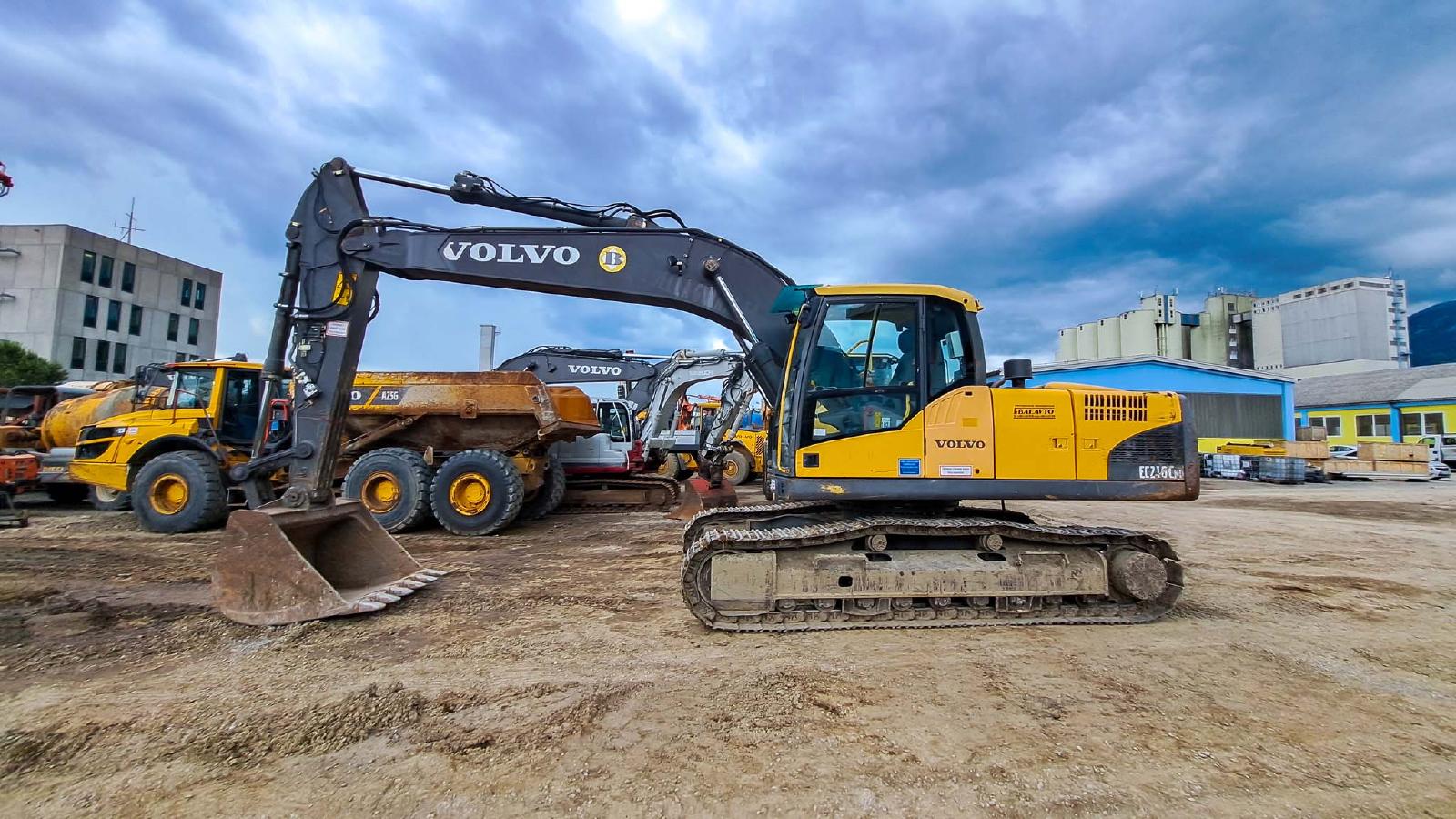 гусеничный экскаватор  VOLVO EC210CNL