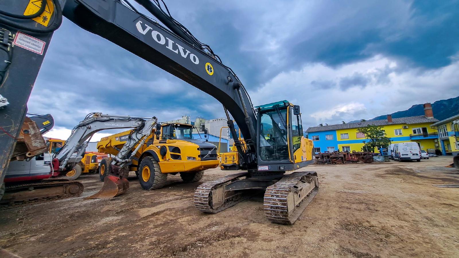 гусеничный экскаватор  VOLVO EC210CNL