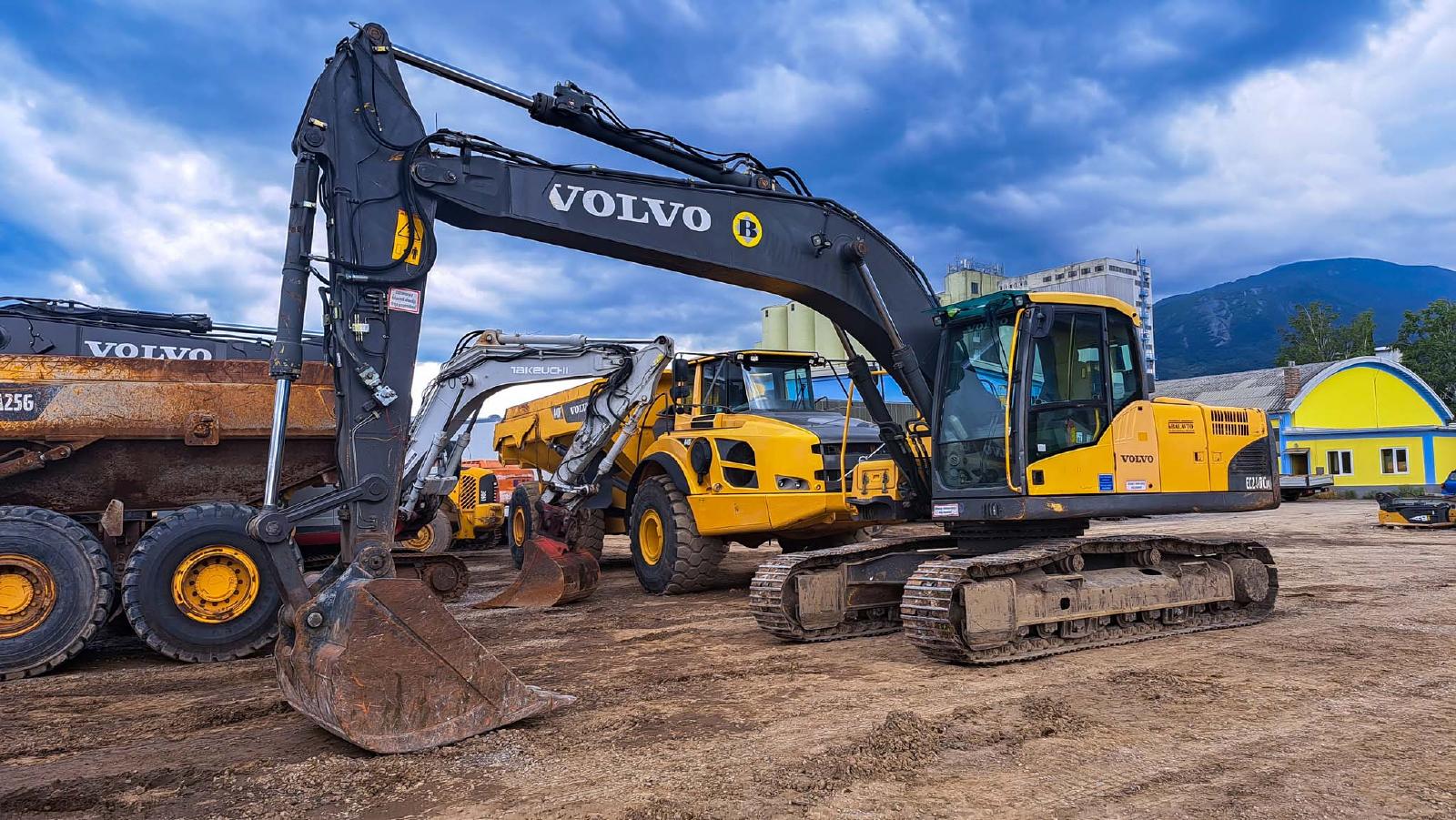 гусеничный экскаватор  VOLVO EC210CNL