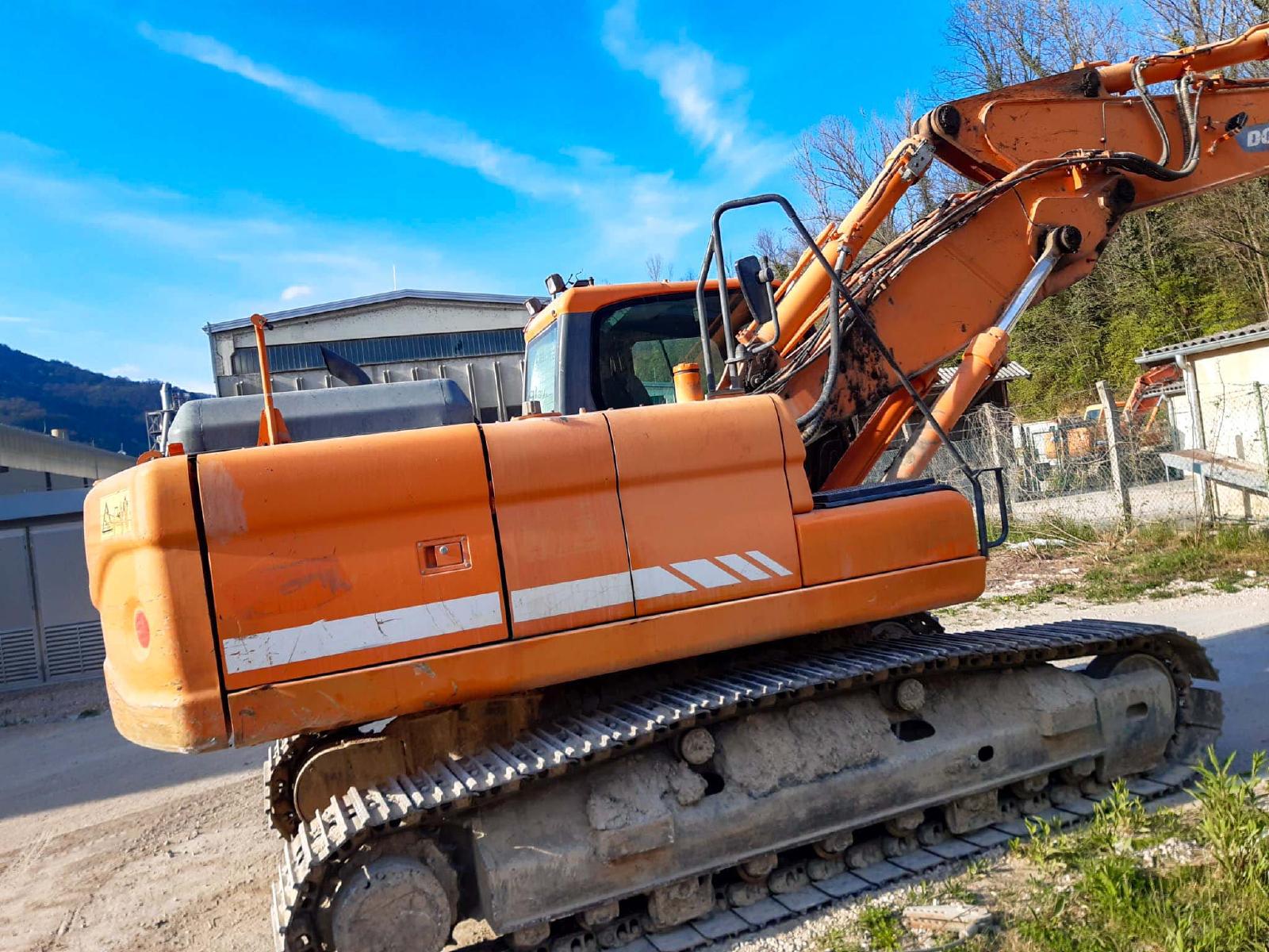 гусеничный экскаватор  DOOSAN DX235LCR