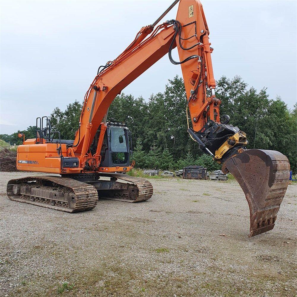 гусеничный экскаватор  DOOSAN DX 255 LC