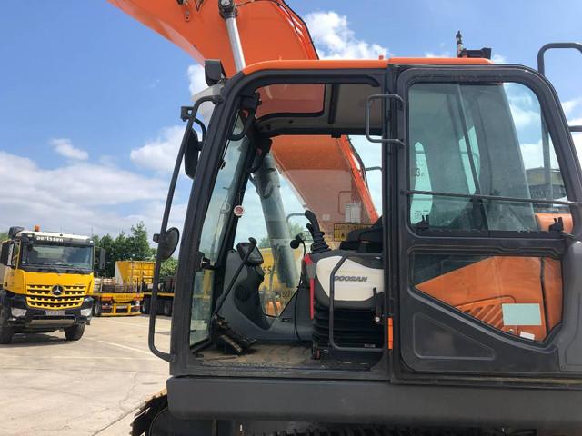 гусеничный экскаватор  DOOSAN DX225LC-5