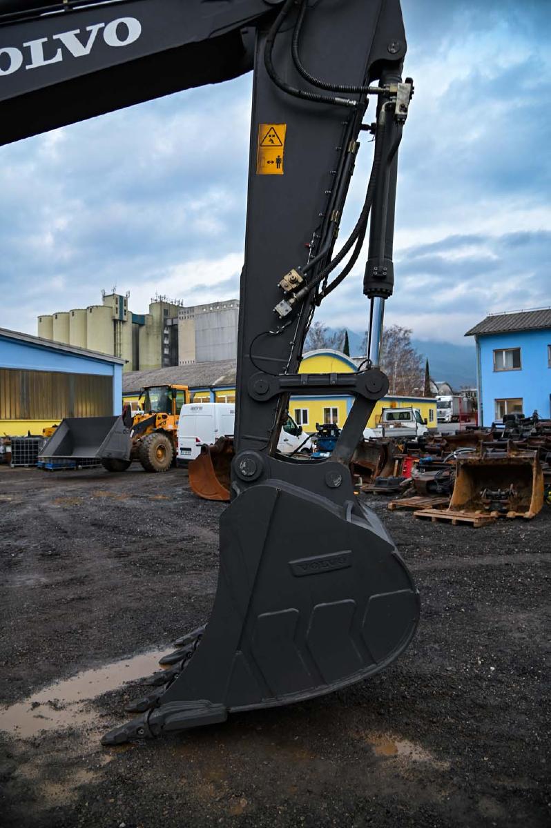 гусеничный экскаватор  VOLVO EC250ENL