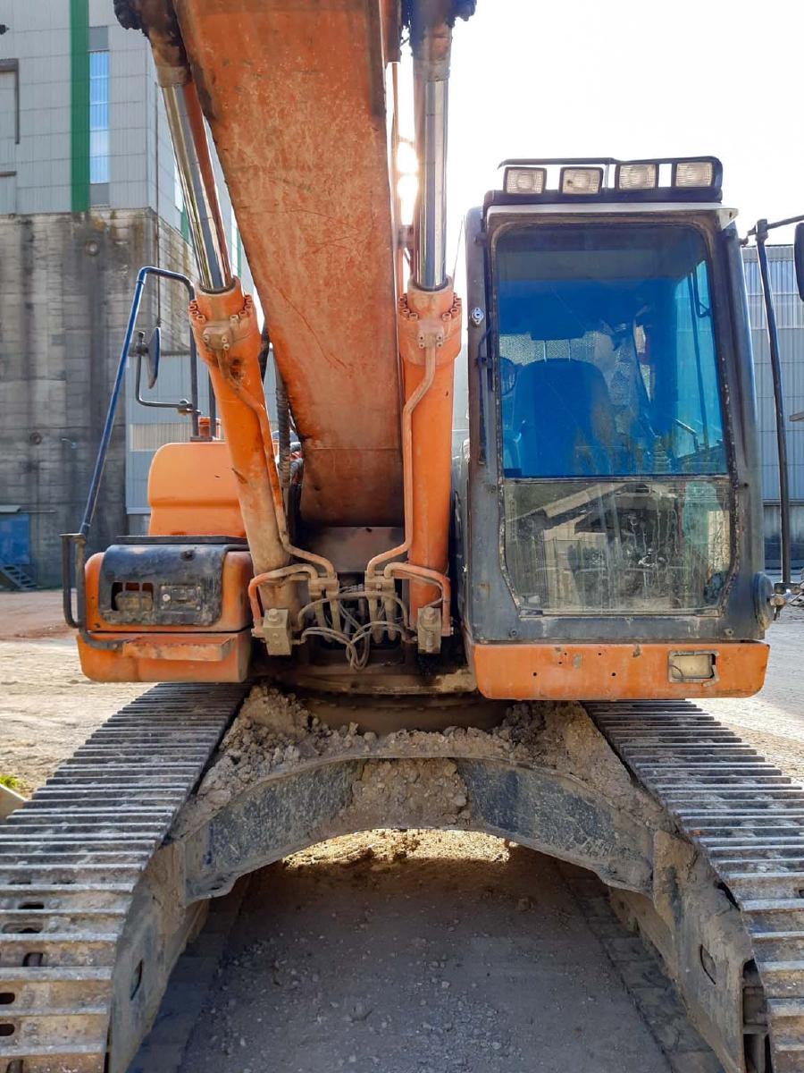 гусеничный экскаватор  DOOSAN DX235LCR