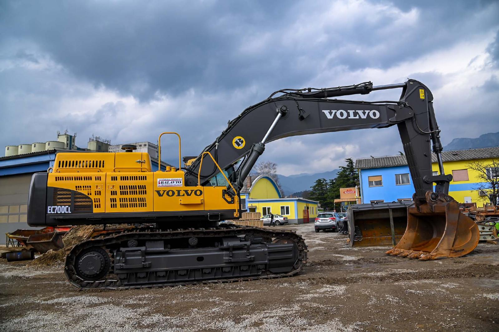 гусеничный экскаватор  VOLVO EC700CL