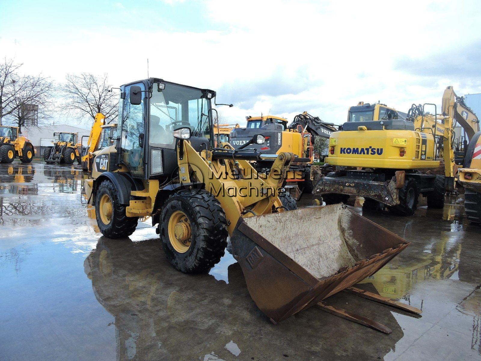 фронтальный погрузчик CATERPILLAR 907H