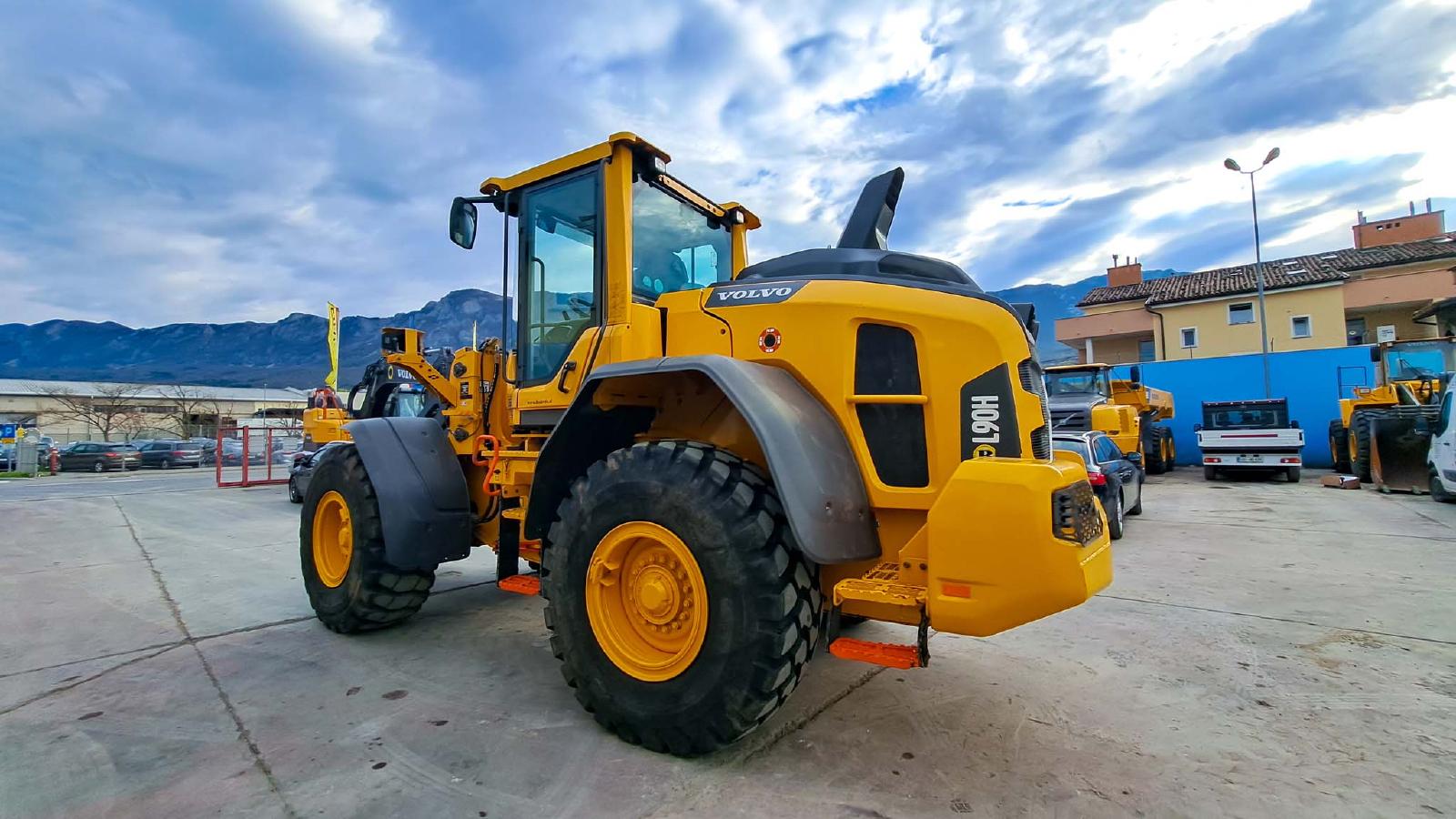 фронтальный погрузчик VOLVO L90H