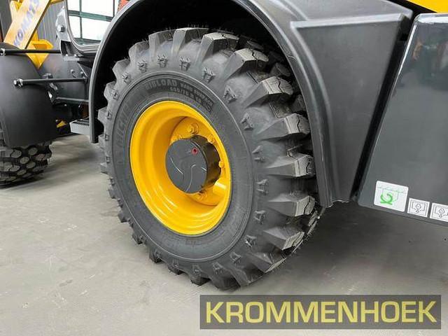 фронтальный погрузчик KOMATSU WA70M-8E0