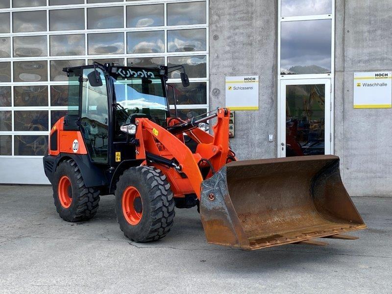 фронтальный погрузчик KUBOTA R090