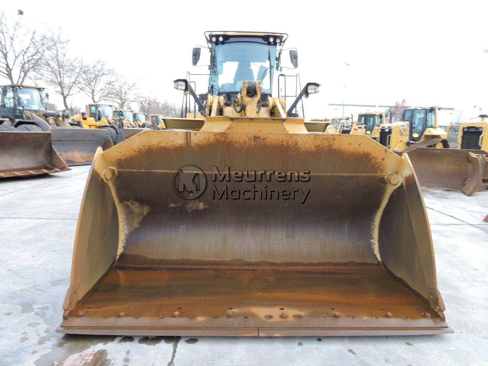 фронтальный погрузчик CATERPILLAR 966M