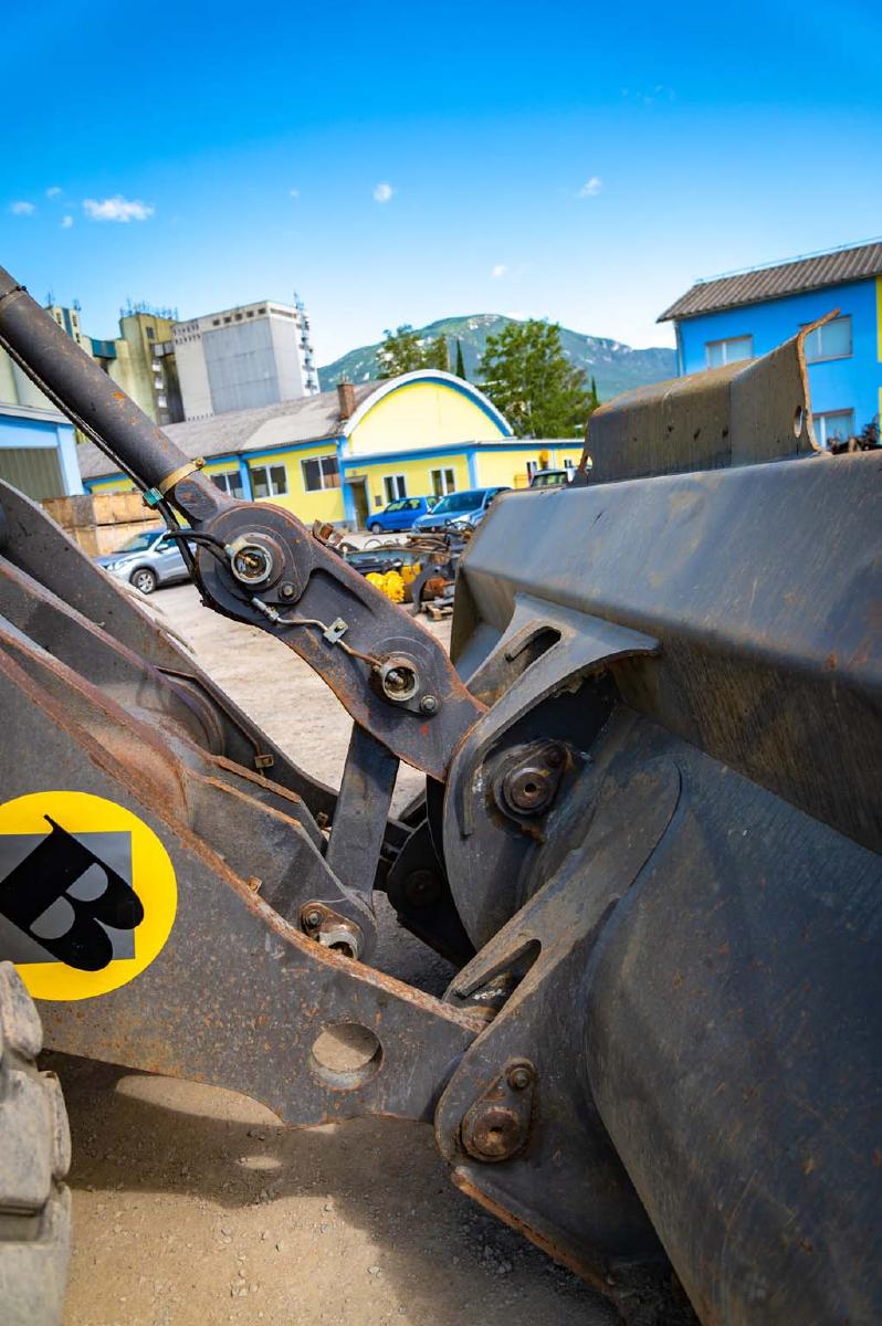 фронтальный погрузчик VOLVO L180H