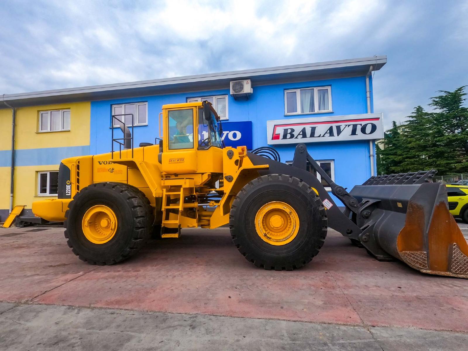 фронтальный погрузчик VOLVO L220