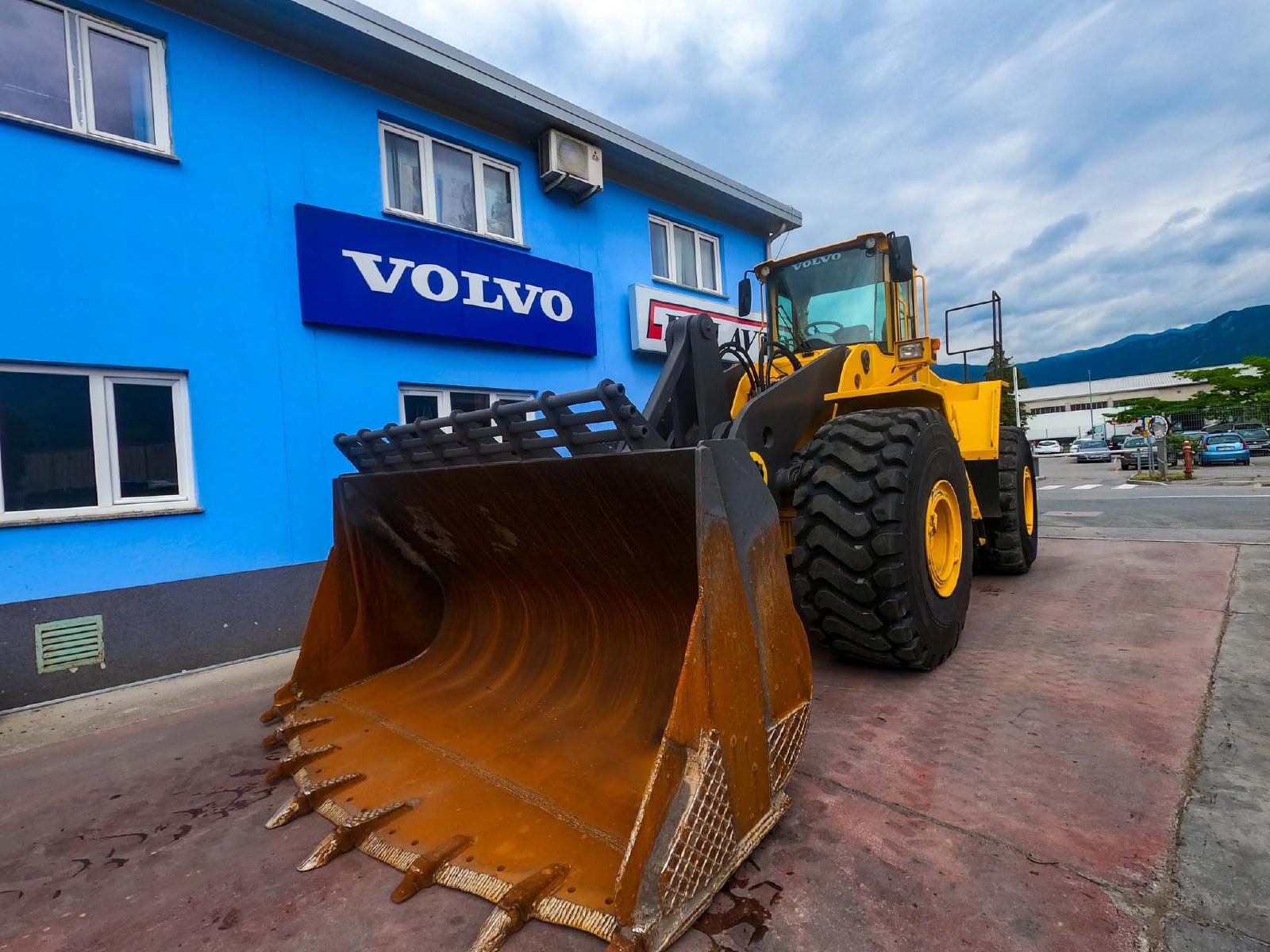 фронтальный погрузчик VOLVO L220