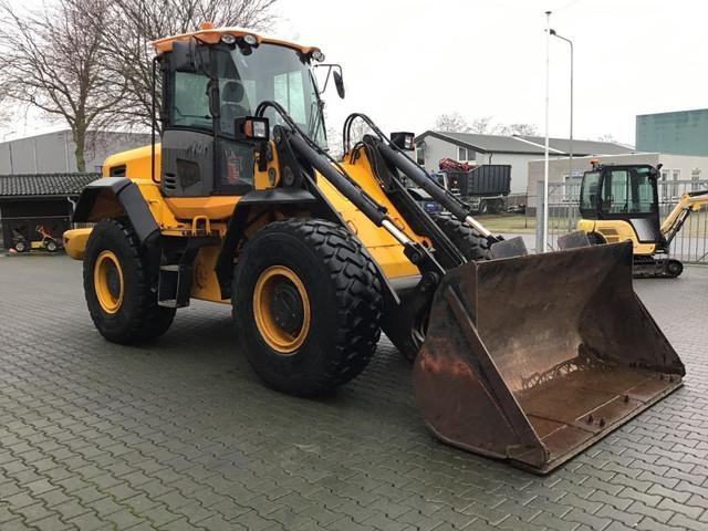 фронтальный погрузчик JCB 426 e HT