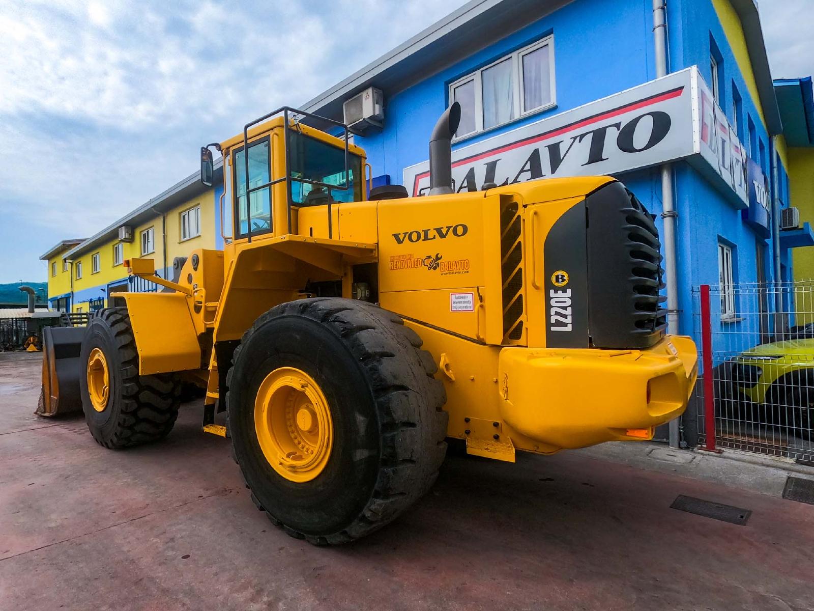 фронтальный погрузчик VOLVO L220