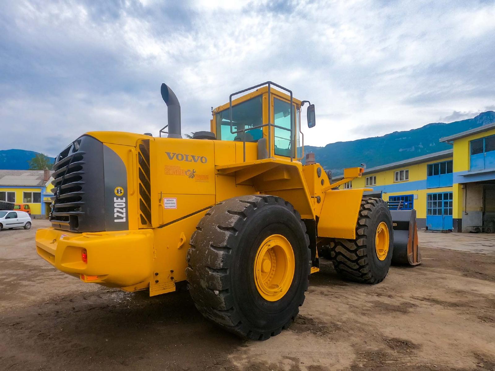 фронтальный погрузчик VOLVO L220