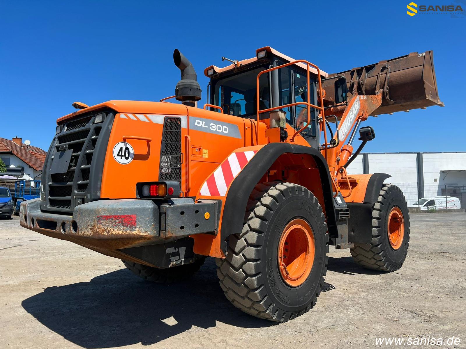 фронтальный погрузчик DOOSAN DL300-3