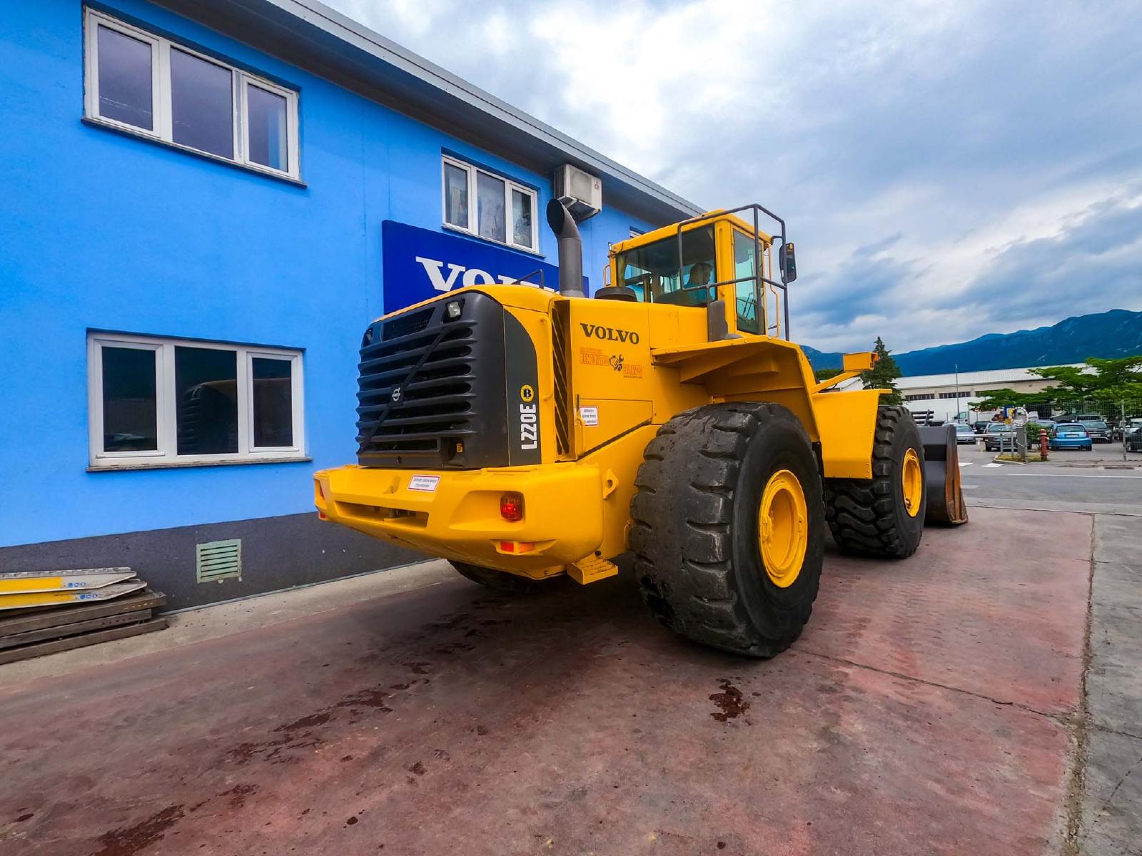 фронтальный погрузчик VOLVO L220