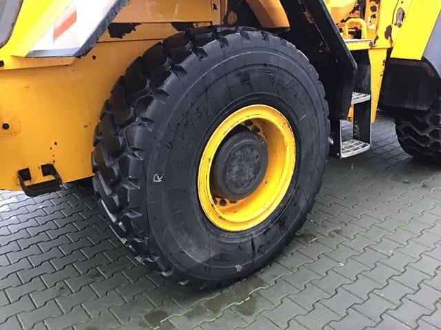 фронтальный погрузчик JCB 426 e HT