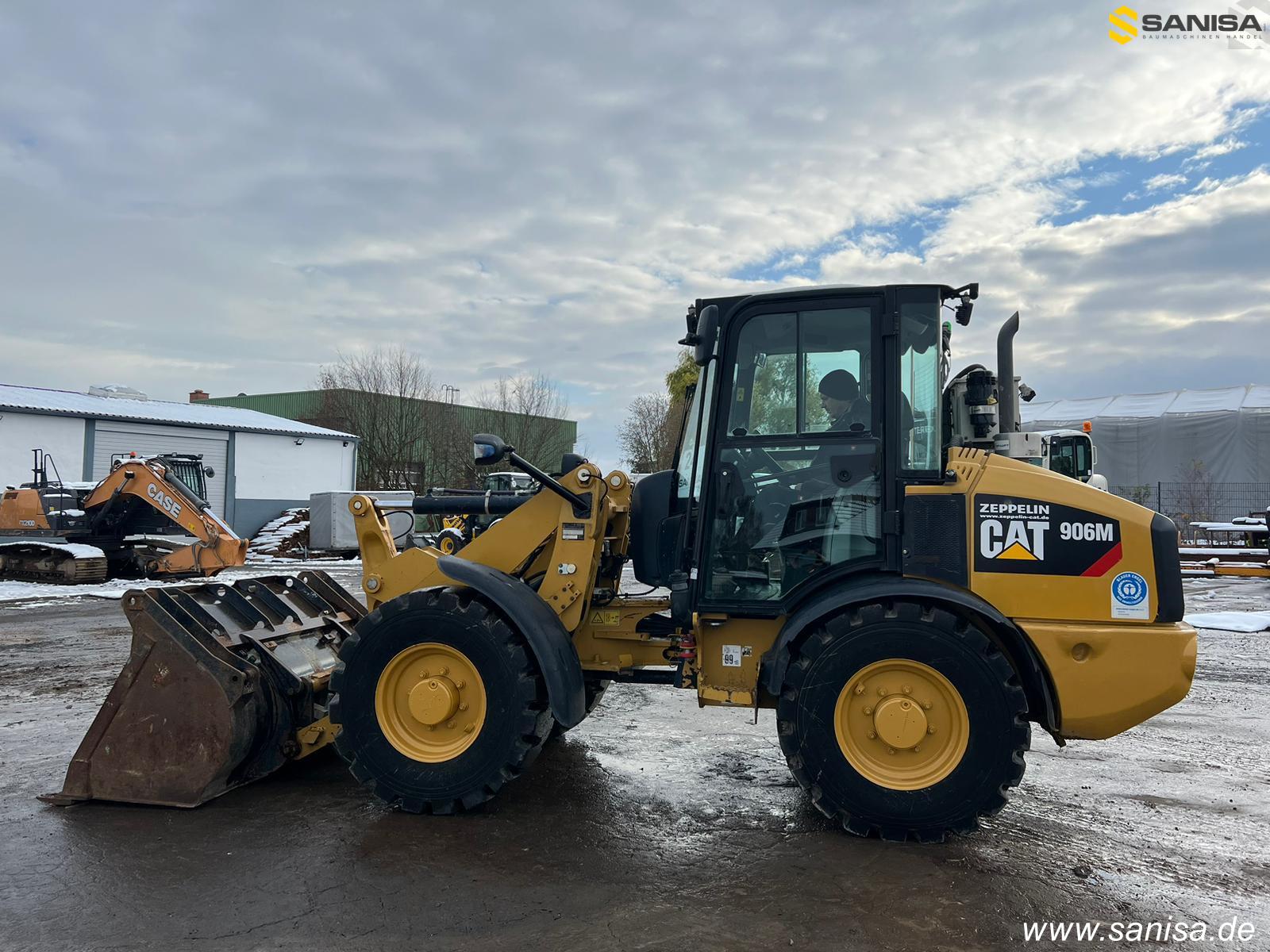 фронтальный погрузчик CATERPILLAR 906M