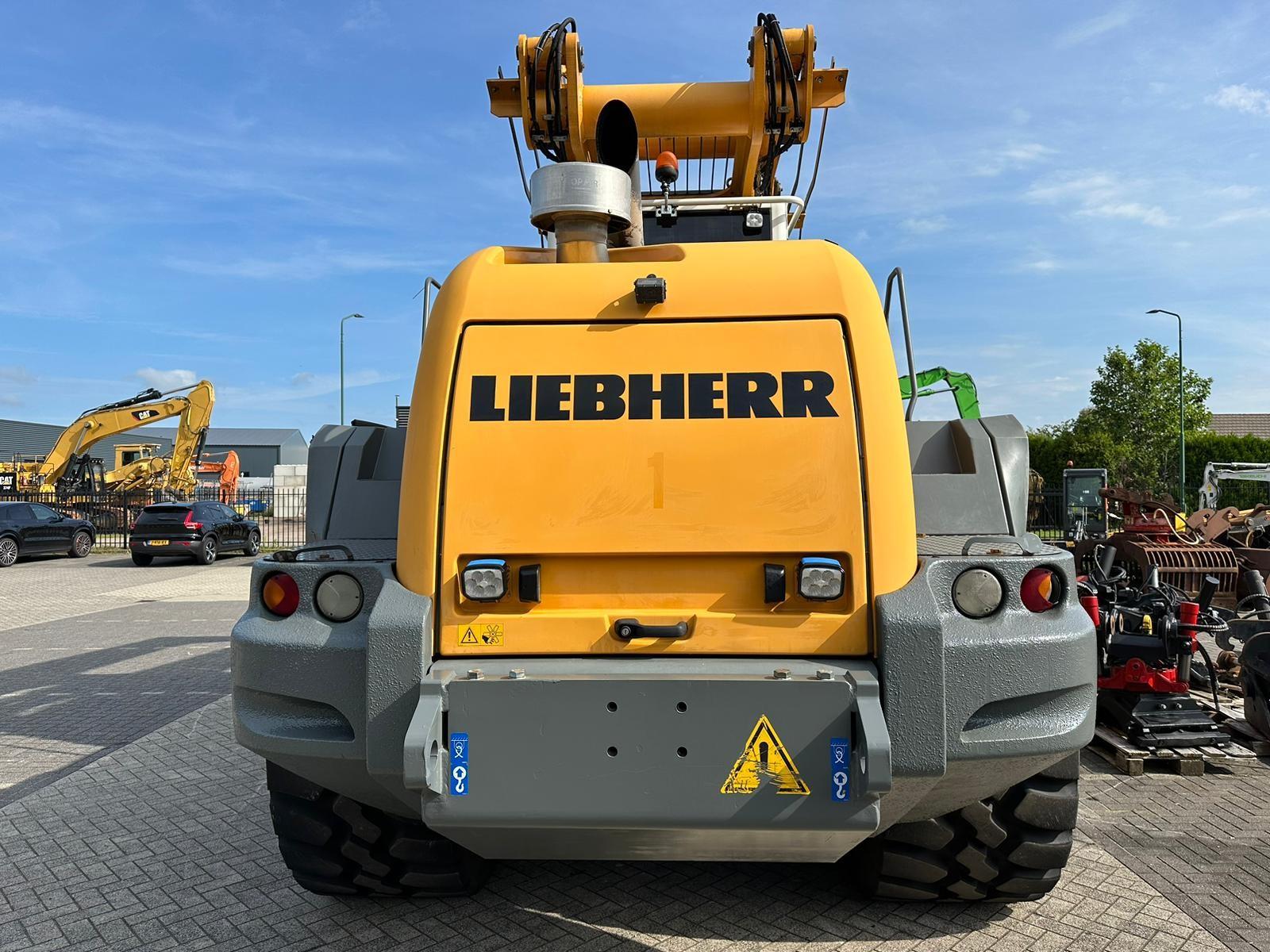 фронтальный погрузчик LIEBHERR L 580