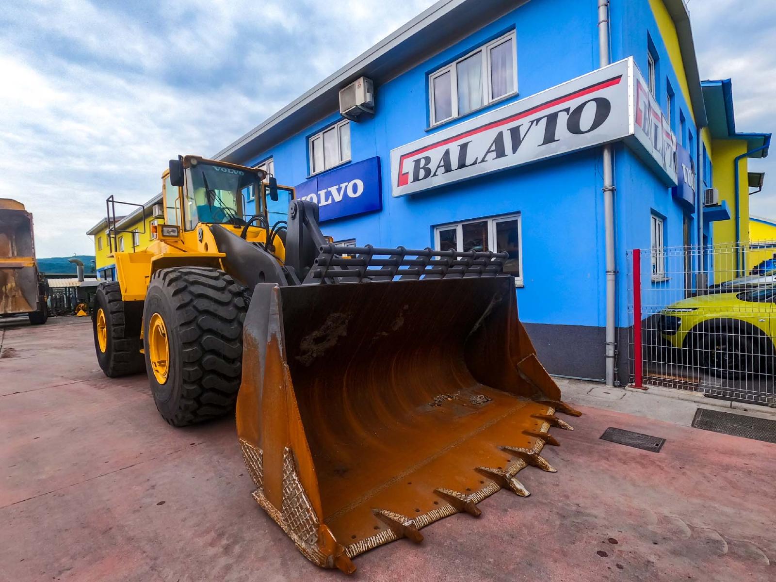 фронтальный погрузчик VOLVO L220