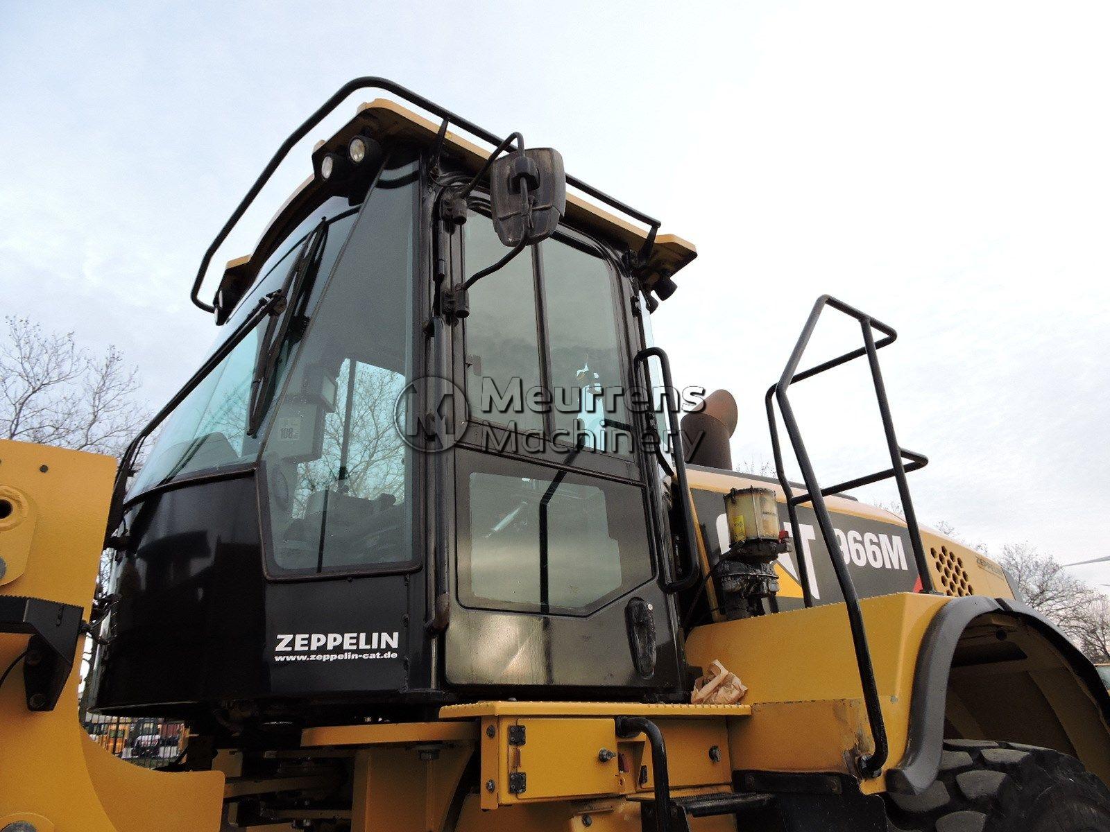 фронтальный погрузчик CATERPILLAR 966M