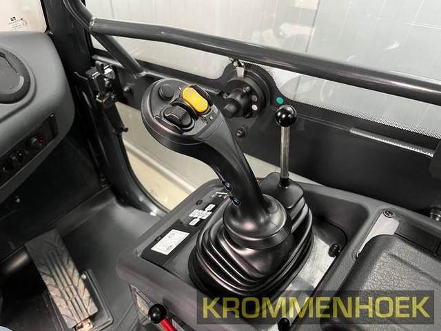 фронтальный погрузчик KOMATSU WA70M-8E0