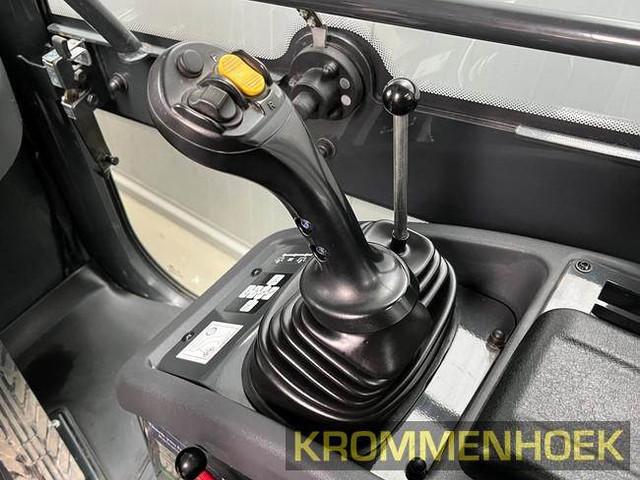 фронтальный погрузчик KOMATSU WA70M-8E0