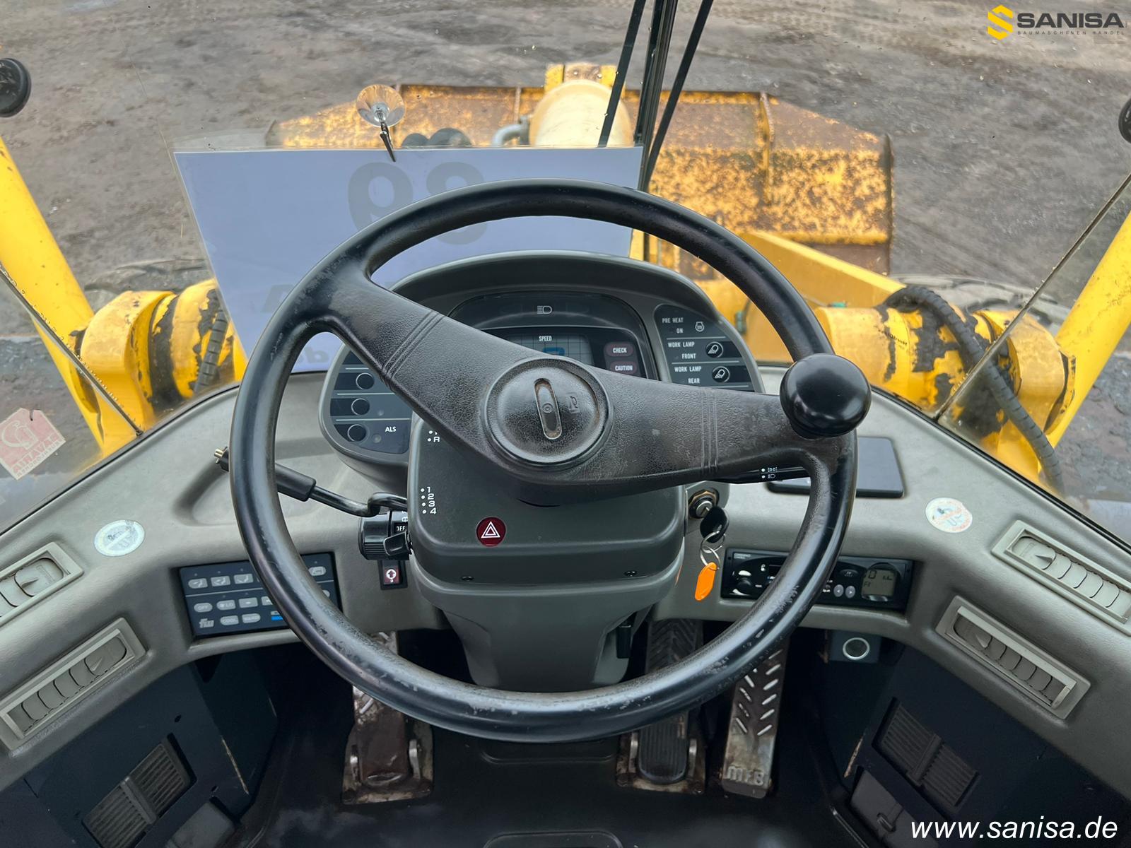 фронтальный погрузчик KOMATSU WA 420-3