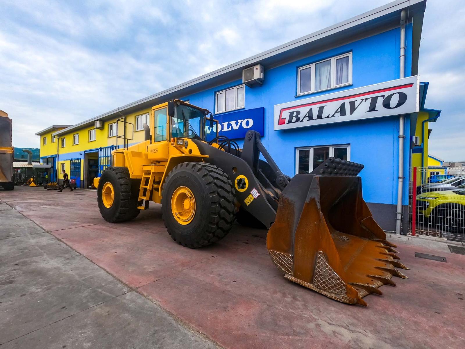 фронтальный погрузчик VOLVO L220