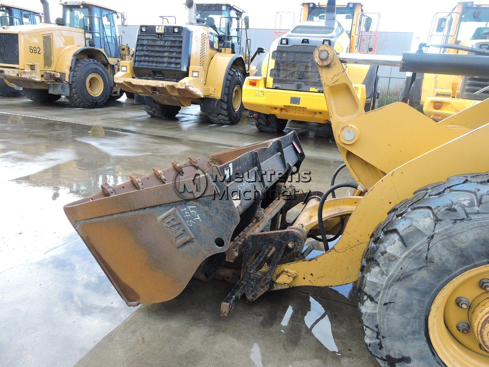 фронтальный погрузчик CATERPILLAR 907H