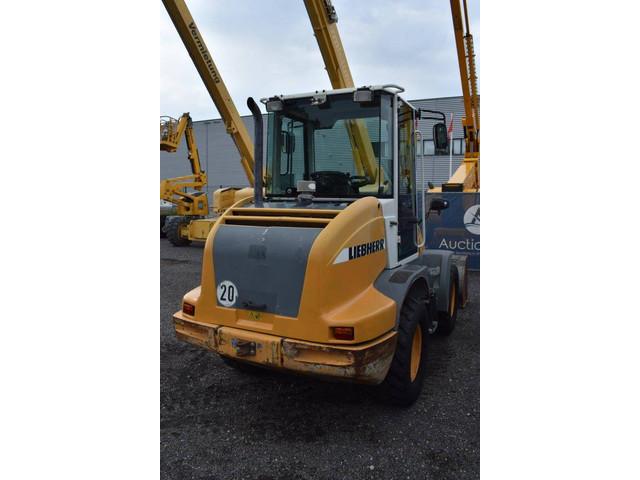 фронтальный погрузчик LIEBHERR L 507 Stereo