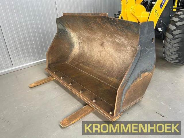 фронтальный погрузчик KOMATSU WA70M-8E0