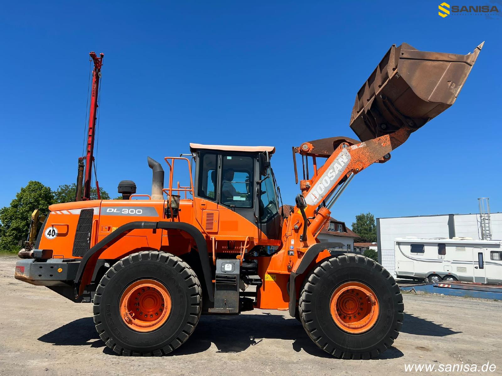 фронтальный погрузчик DOOSAN DL300-3