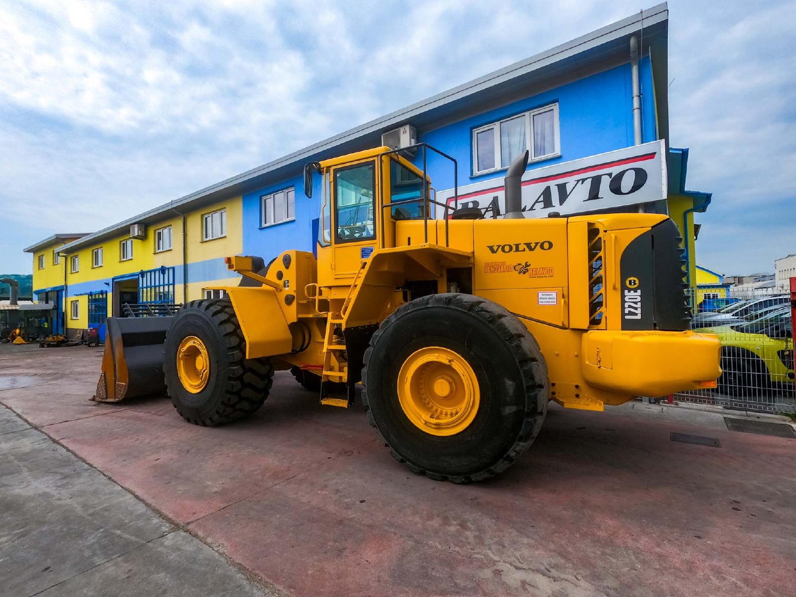 фронтальный погрузчик VOLVO L220