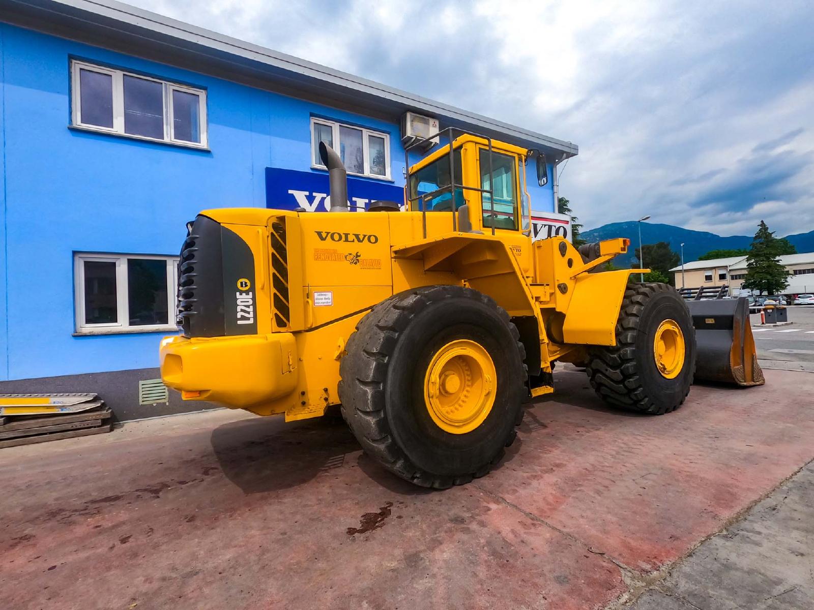 фронтальный погрузчик VOLVO L220