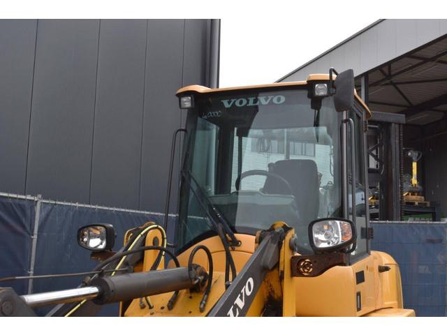 фронтальный погрузчик VOLVO L30G