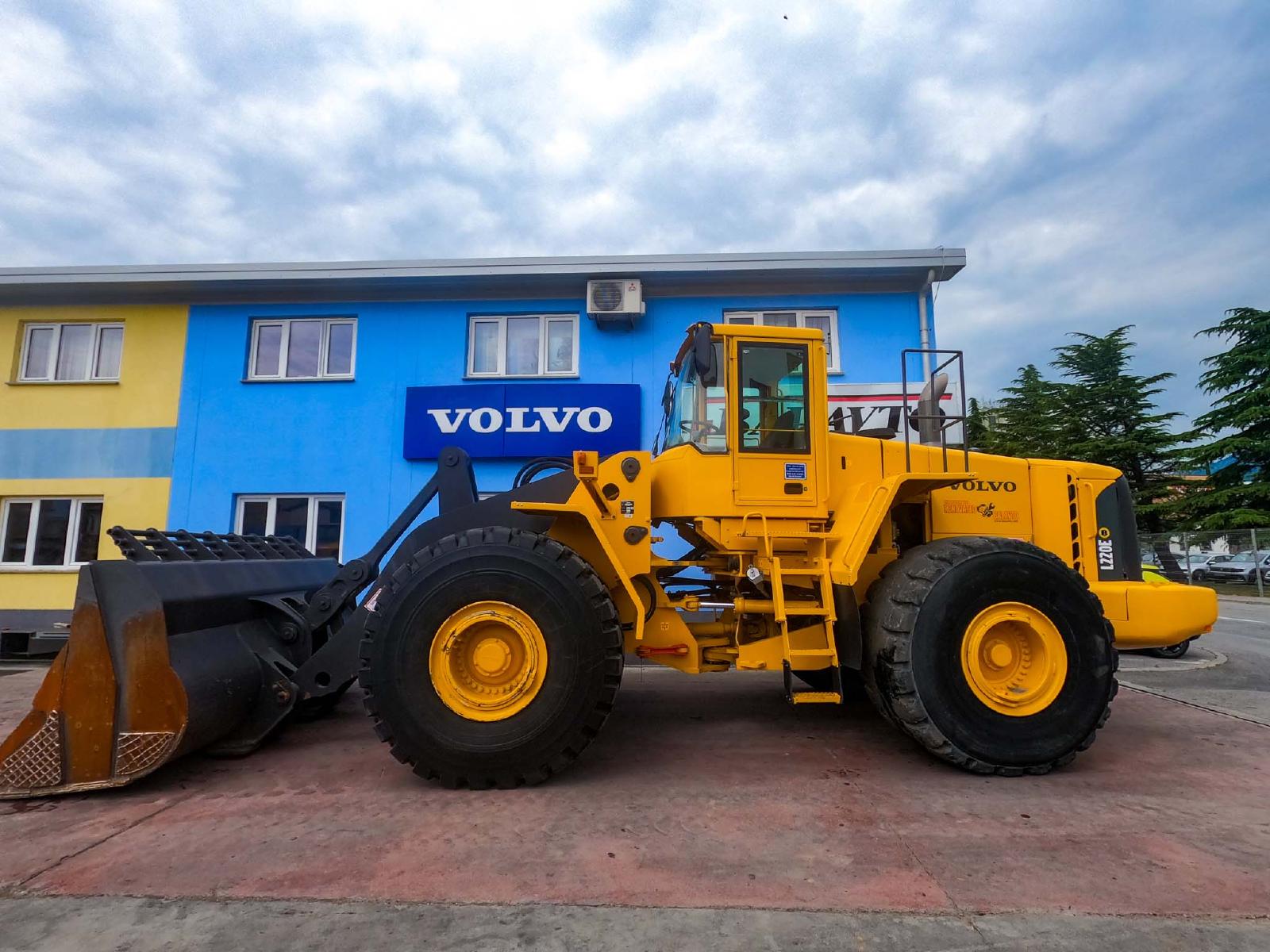 фронтальный погрузчик VOLVO L220